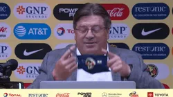 El exabrupto de Miguel Herrera con el cubrebocas: "Me ching* toda la gente"
