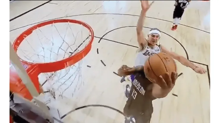 VIDEO: Caruso ridiculizó a Harden con un tapón de otro nivel