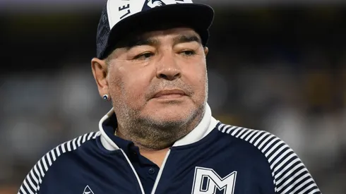Diego Armando Maradona ya tiene a su lateral derecho.