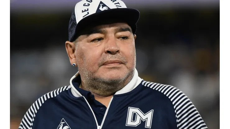 Diego Armando Maradona ya tiene a su lateral derecho.