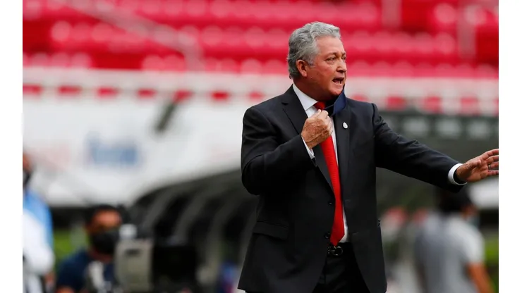 Víctor Manuel Vucetich, entrenador de Chivas (Getty)