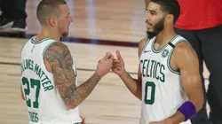 Jayson Tatum y Daniel Theis (Getty)