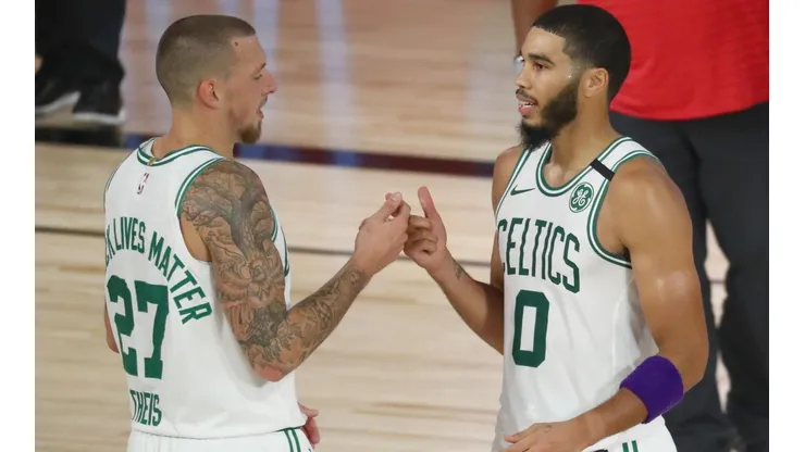Jayson Tatum y Daniel Theis (Getty)