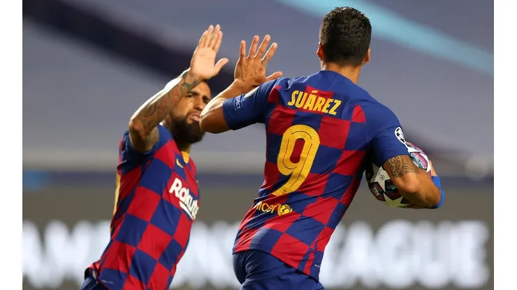 Foto de Luis Suárez y Arturo Vidal.