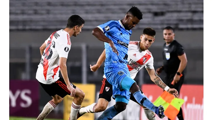 La queja del DT de Binacional, rival de River en la Libertadores