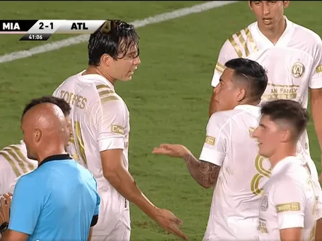 Se peleó con todos para patear un penal y Barco terminó errando dos