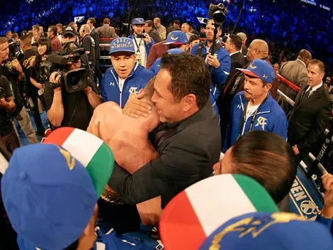 Oscar De La Hoya toma partido por Canelo Álvarez