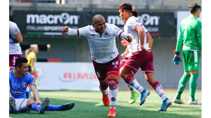 Humberto Suazo vuelve a marcar tras su retiro del futbol profesional