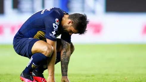 Pumas: Iniestra es titular y los aficionados lo destrozan