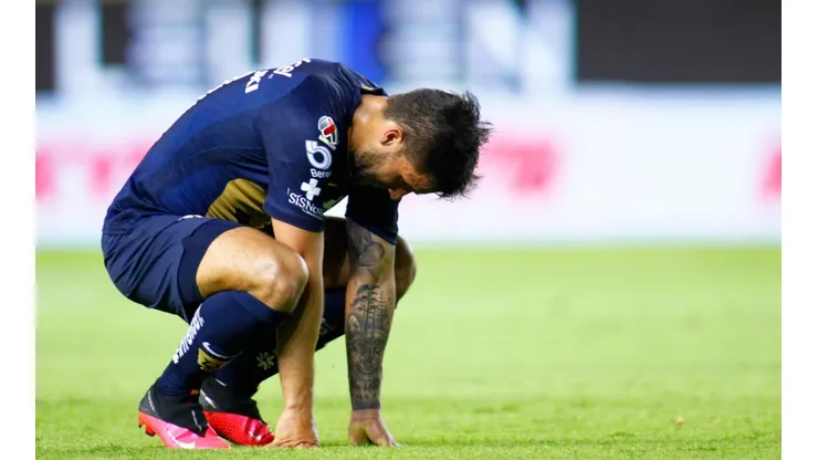 Pumas: Iniestra es titular y los aficionados lo destrozan