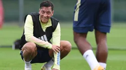 Está loco: el trolleo de Özil al Tottenham que enloqueció a todo Arsenal