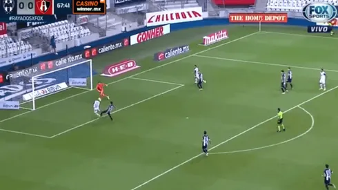 ¡El más bajito, de cabeza! Acosta abrió la cuenta para Atlas