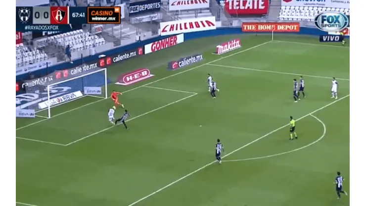 ¡El más bajito, de cabeza! Acosta abrió la cuenta para Atlas