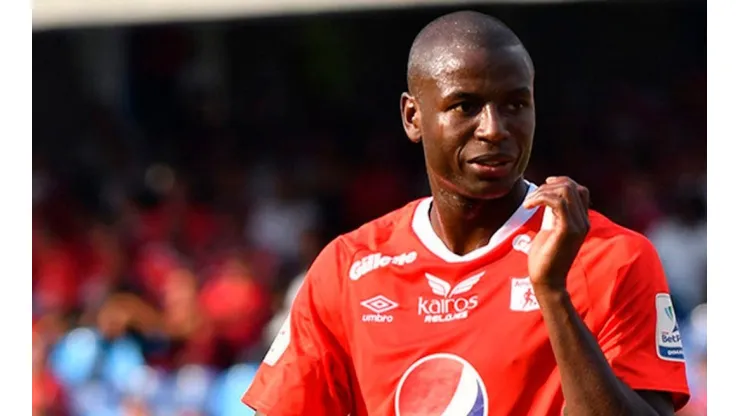 Adrián Ramos sigue en cuarentena: el insólito gol que se devoró debajo del arco