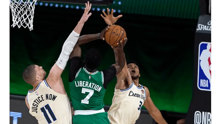 Brooke Lopez y Giannis Antetokounmpo (Getty Images)
