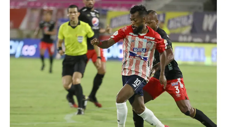 Es nuestro FPC: volvió el fútbol y no faltó el apagón en la Superliga
