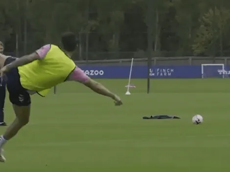 Se puso la camiseta y anotó un golazo: James está listo para el debut