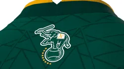 Jersey de futbol de Oakland Athletics MLB vista desde el cuello.