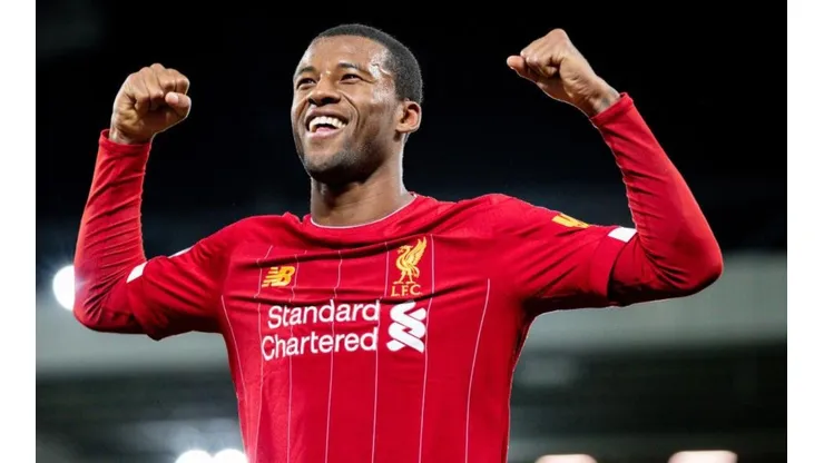 Georginio Wijnaldum festejando un gol en Liverpool.