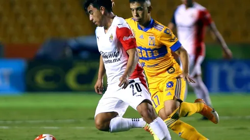 Leonardo Fernández de Tigres UANL ante Chivas (Getty)
