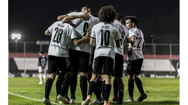 El festejo de los jugadores Gumarelos.