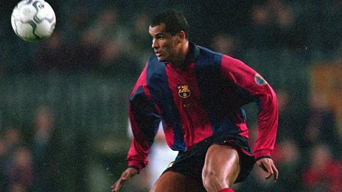 Rivaldo con la camiseta de Barcelona.