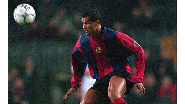Rivaldo con la camiseta de Barcelona.