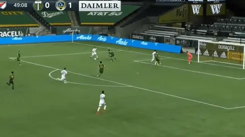 Vuela como en Boca: golazo de Pavón para Los Angeles Galaxy