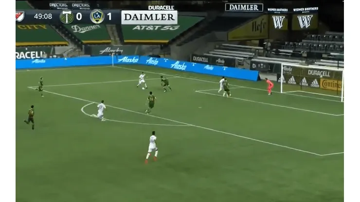Vuela como en Boca: golazo de Pavón para Los Angeles Galaxy