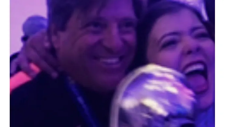 Mishelle Herrera felicitó al 'Piojo' por convertirse en el DT más ganador del América. (@mishelleha)