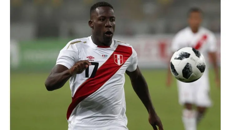 Luis Advíncula es el lateral derecho titular de la Selección.