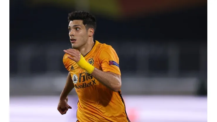 El Wolverhampton de Raúl Jiménez cambia de colores