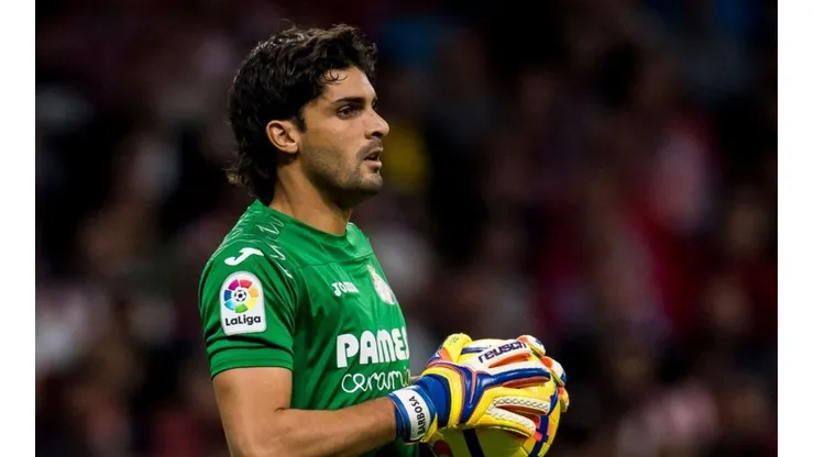 Mariano Barbosa en el arco de Villarreal.
