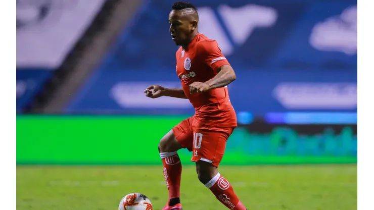 Joao Plata le está "sacando canas verdes" a Sinha por su mala actitud