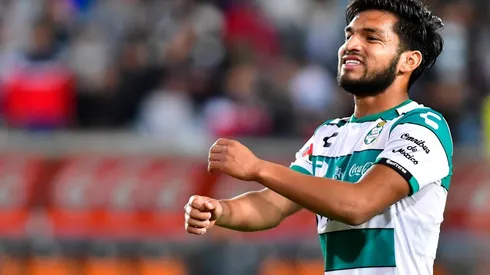 Eduardo Aguirre renovó su vínculo con Santos Laguna.