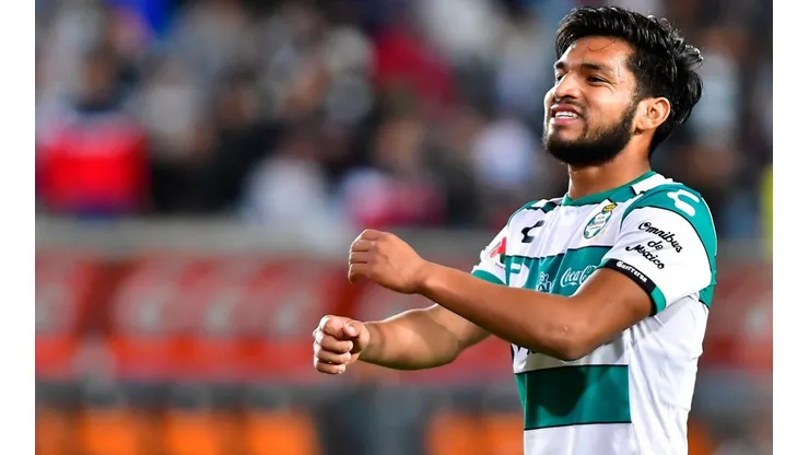 Eduardo Aguirre renovó su vínculo con Santos Laguna.