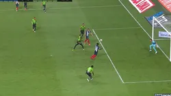 Aké Loba marcó la igualdad para Rayados (Captura)