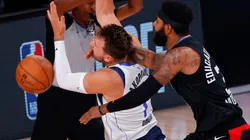 La falta flagrante de Morris sobre Doncic (Getty Images)