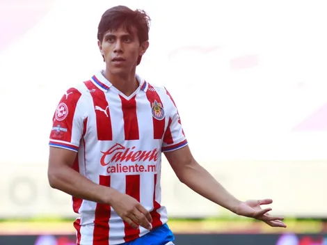 No se salva ninguno: afición de Chivas destruyó a José Juan Macías