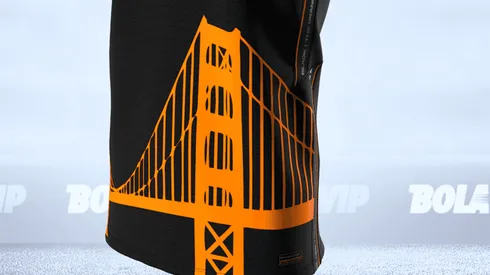 El jersey modo futbol de los Giants inspirada en el puente Golden Gate