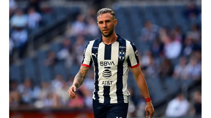 Miguel Layún tuvo un gran gesto con un fanático de Monterrey.