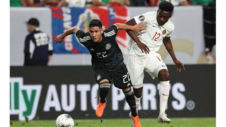 Uriel Antuna vs. Alphonso Davies en Copa Oro (Getty Images)