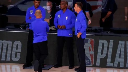 Emotiva protesta de los árbitros de la NBA | Foto: Getty Images