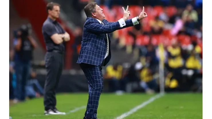 Miguel Herrera recuperaría cinco piezas (Getty Images)