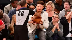 Patrick Mahomes en un juego NBA (Getty)
