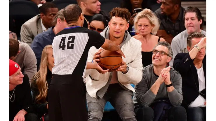 Patrick Mahomes en un juego NBA (Getty)