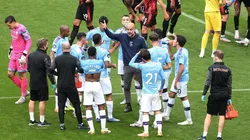 Foto de Pep Guardiola y los jugadores de Manchester City.