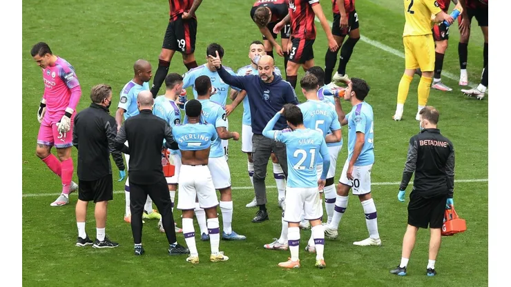 Foto de Pep Guardiola y los jugadores de Manchester City.