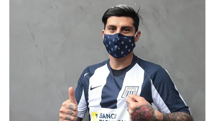 Patricio Rubio fue atacante con Mora y Gómez por los lados.