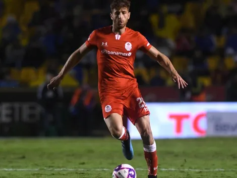 Foto sensible: así de hinchado quedó el tobillo de Gastón Sauro luego del encuentro ante Chivas